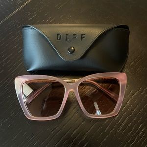 Diff brand new oversized sunglasses